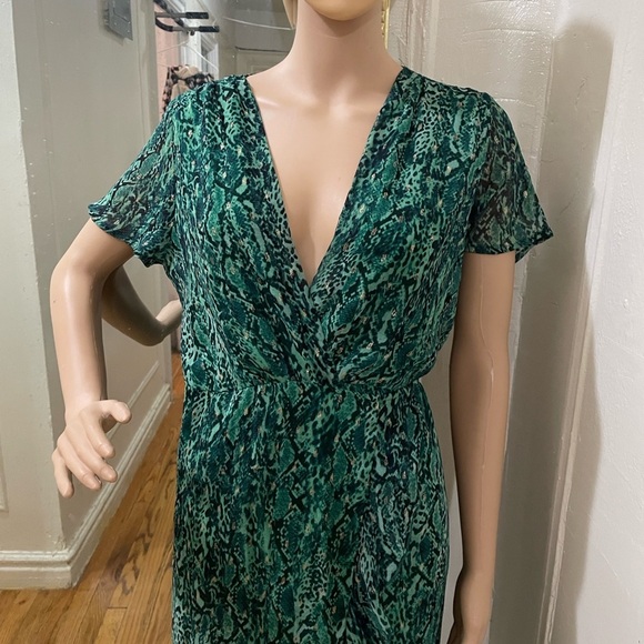 Goa Elegant Green Wrap Dress - Picture 9 of 13